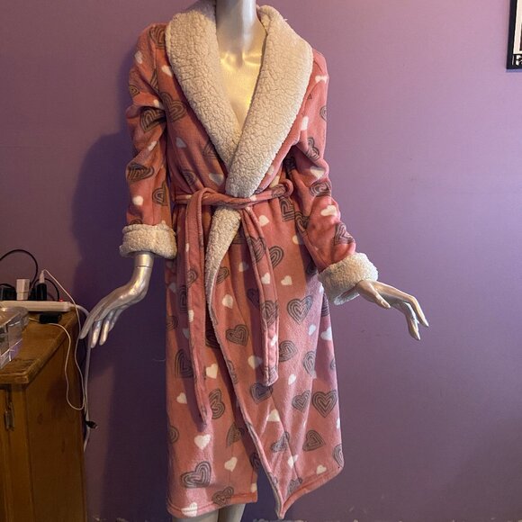 Secret Treasures Women's Fleece Robe Pink Heart Print Size M Cozy Soft Bathrobe - Picture 1 of 4